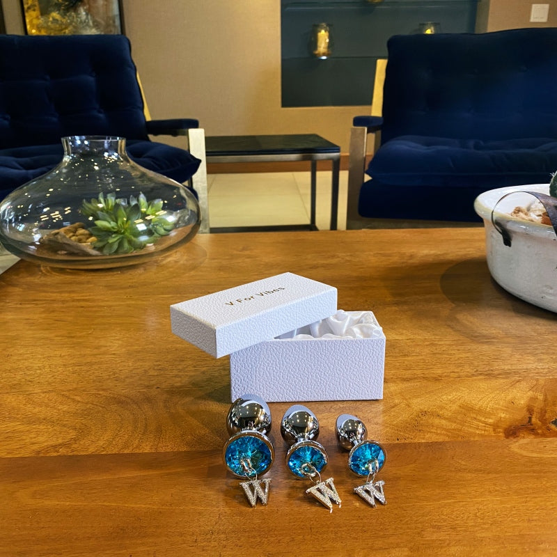 Opis - 3 piece luxury gem butt plug & anal training kit by V For Vibes.