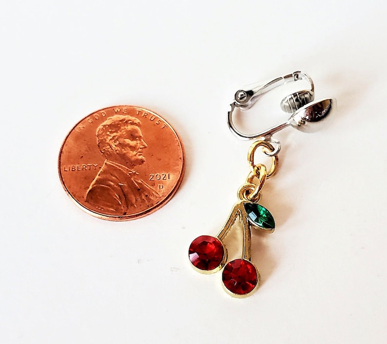 Cherry Pussy Jewelry, Erotic Clip On Fake Labia Piercing